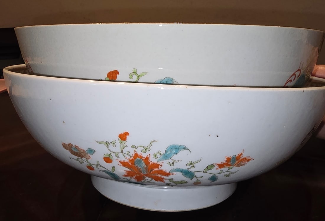 Large Chinese Export Porcelain Punch Bowl with Figural and Floral Decoration - 3