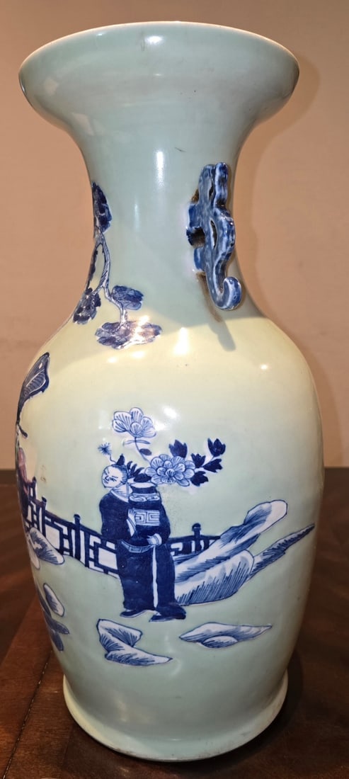 Large Chinese Blue and White Porcelain Vase with Figural Decoration - 2