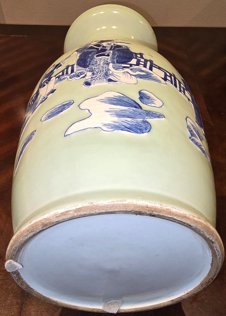 Large Chinese Blue and White Porcelain Vase with Figural Decoration - 6