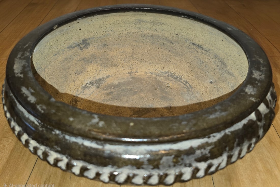 Large Glazed Ceramic Planter with Wavy Relief Band - 4