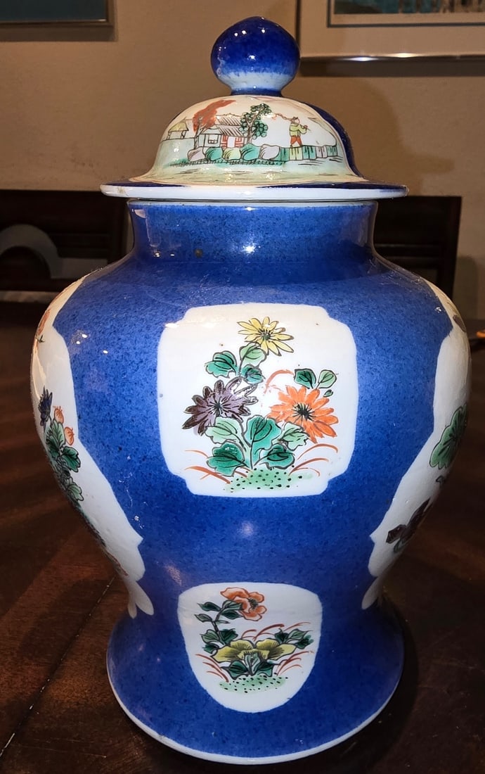 Large Japanese Imari Ware Lidded Urn / Vase - 2