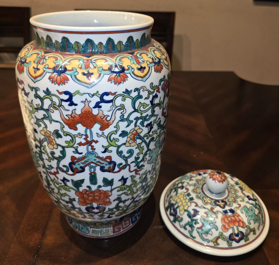 Large Chinese Polychrome Porcelain Jar and Cover - 4