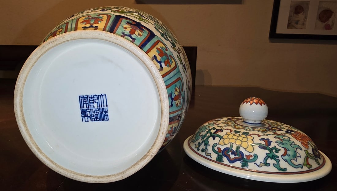 Large Chinese Polychrome Porcelain Jar and Cover - 6