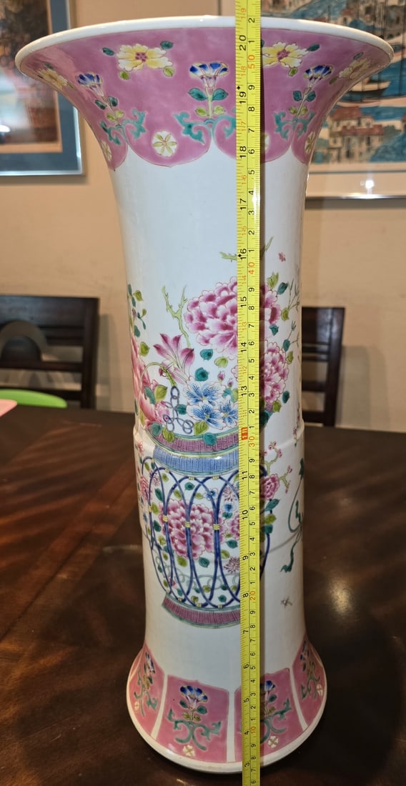 Pair of Chinese Famille Rose Porcelain Vases - 7