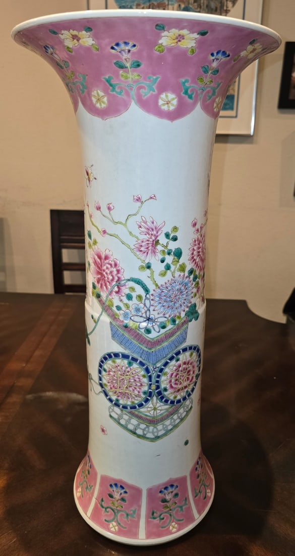 Pair of Chinese Famille Rose Porcelain Vases - 8