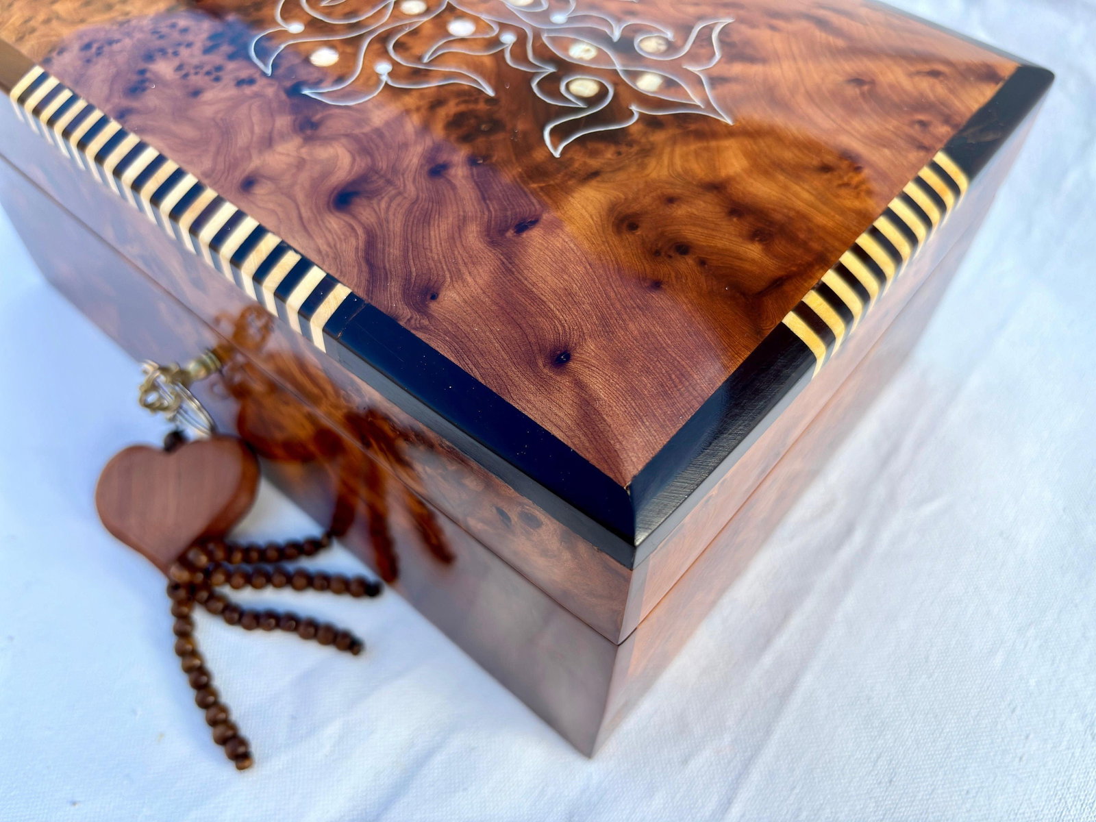 Lockable Thuya Burl Wood Jewelry Box – 9 × 7" - 3
