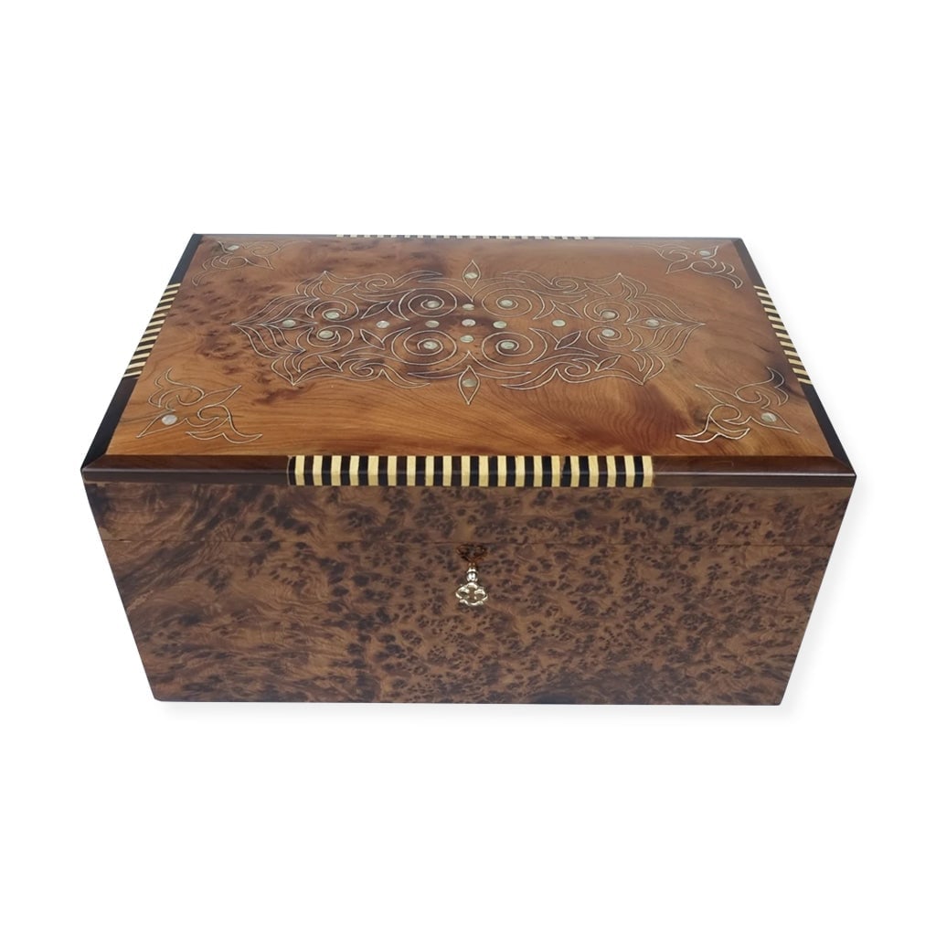 Lockable Thuya Burl Wood Jewelry Box: Lockable Thuya Burl Wood Jewelry Box is a carefully crafted piece combining practical function with a distinctive, timeless design. Measurements: Length: 30 cm; Width: 20 cm; Height: 13 cm. Material: