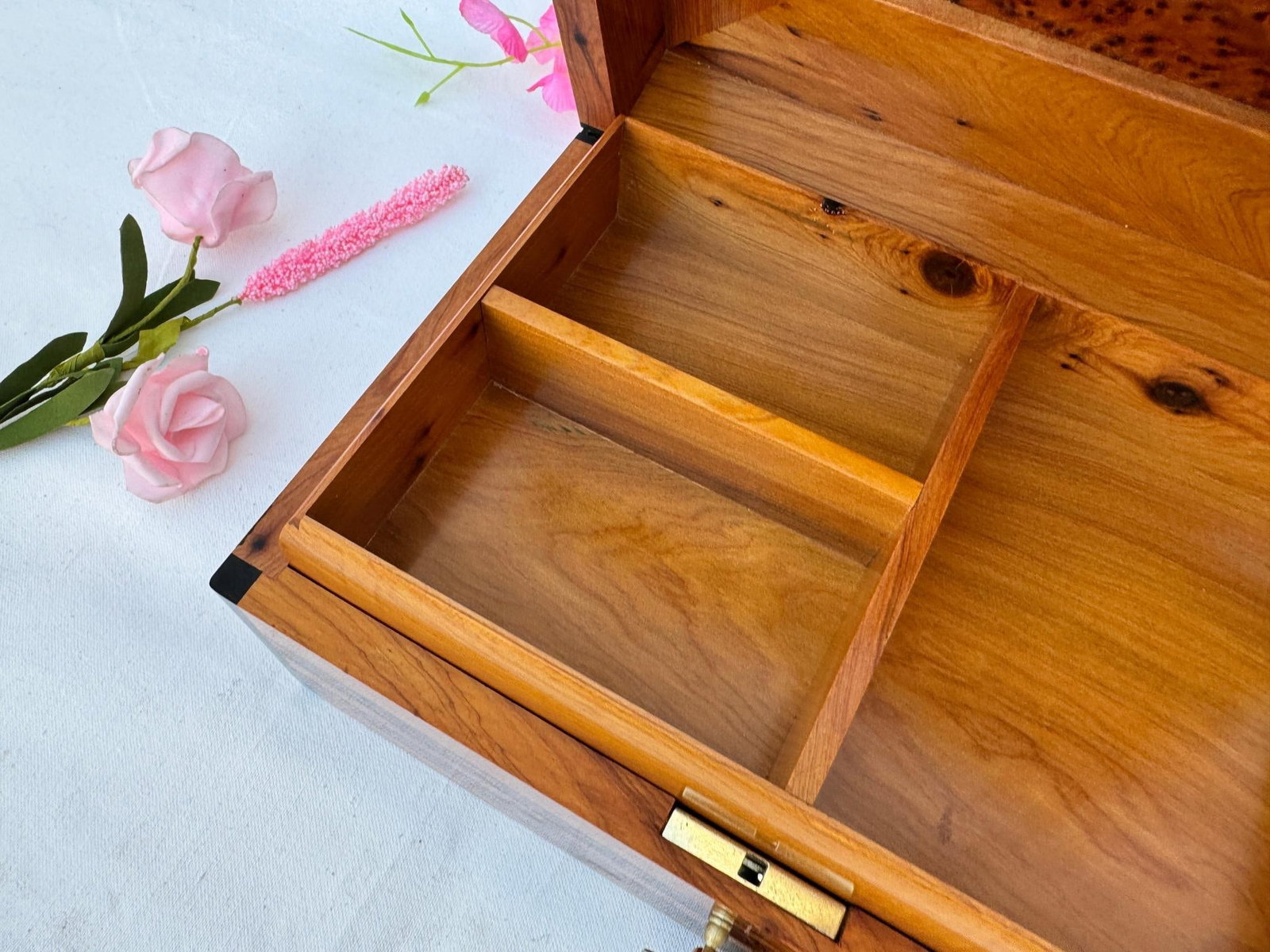 Lockable Thuya Burl Wood Jewelry Box – 10 × 7" - 8