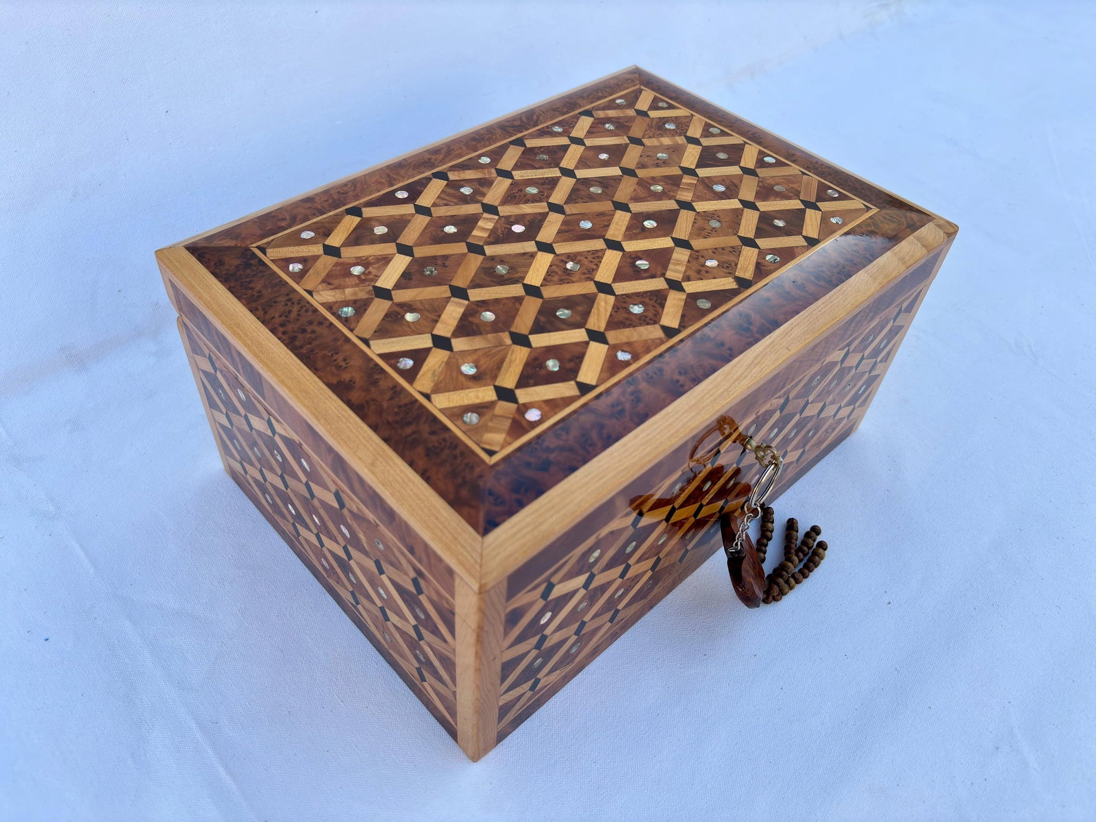 Lockable Thuya Burl Wood Jewelry Box – 12 × 8": Lockable Thuya Burl Wood Jewelry Box – 12 × 8" is a carefully crafted piece combining practical function with a distinctive, timeless design. Measurements: Length: 30 cm; Length: 11.8 Inches;