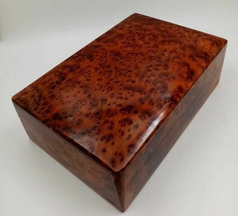 Handcrafted Thuya Burl Wood Jewelry Box: Thuya Burl Wood Jewelry Box is a carefully crafted piece combining practical function with a distinctive, timeless design. Material: Wood. Ideal for personal use, gifting, or adding a refined decorati