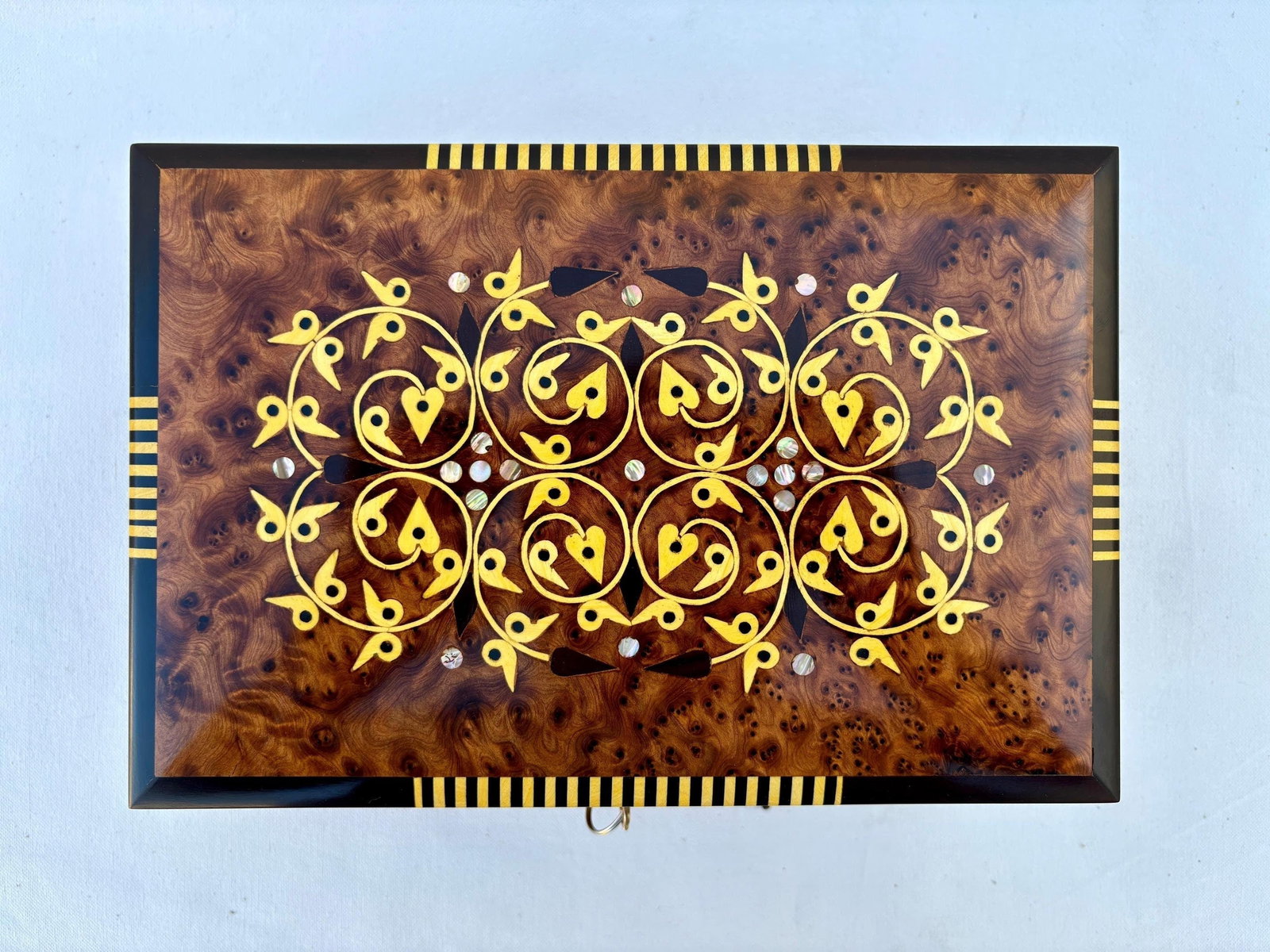 Lockable Thuya Burl Wood Jewelry Box – 10 × 7" - 3