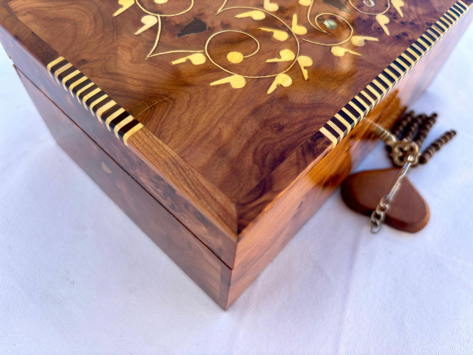 Lockable Thuya Burl Wood Jewelry Box – 8 × 5" - 5