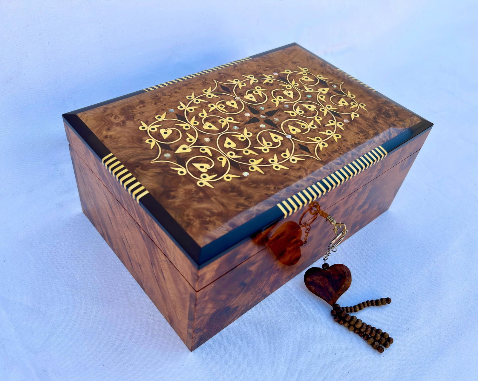Lockable Thuya Burl Wood Jewelry Box – 12 × 8": Lockable Thuya Burl Wood Jewelry Box – 12 × 8" is a carefully crafted piece combining practical function with a distinctive, timeless design. Measurements: Length: 11.8 Inches; Width: 7.8 Inches;