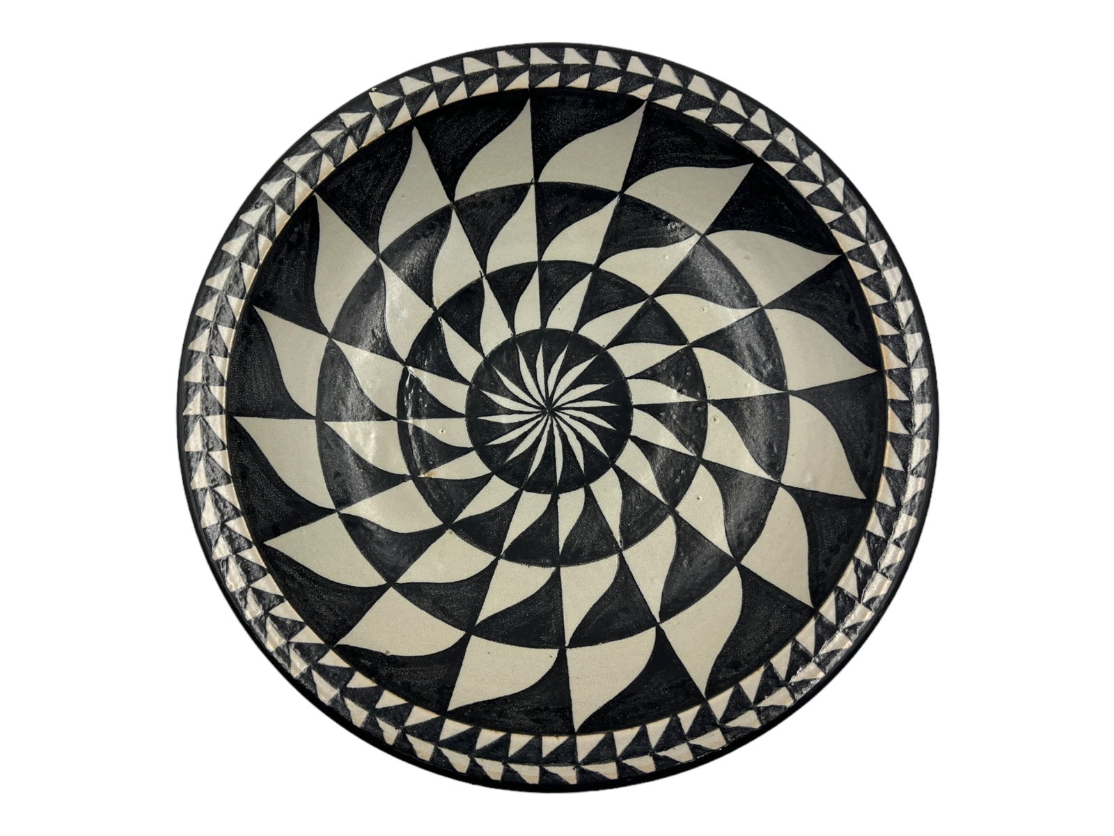 Handcrafted Clay Pottery Plate – Natural Pigments - 4