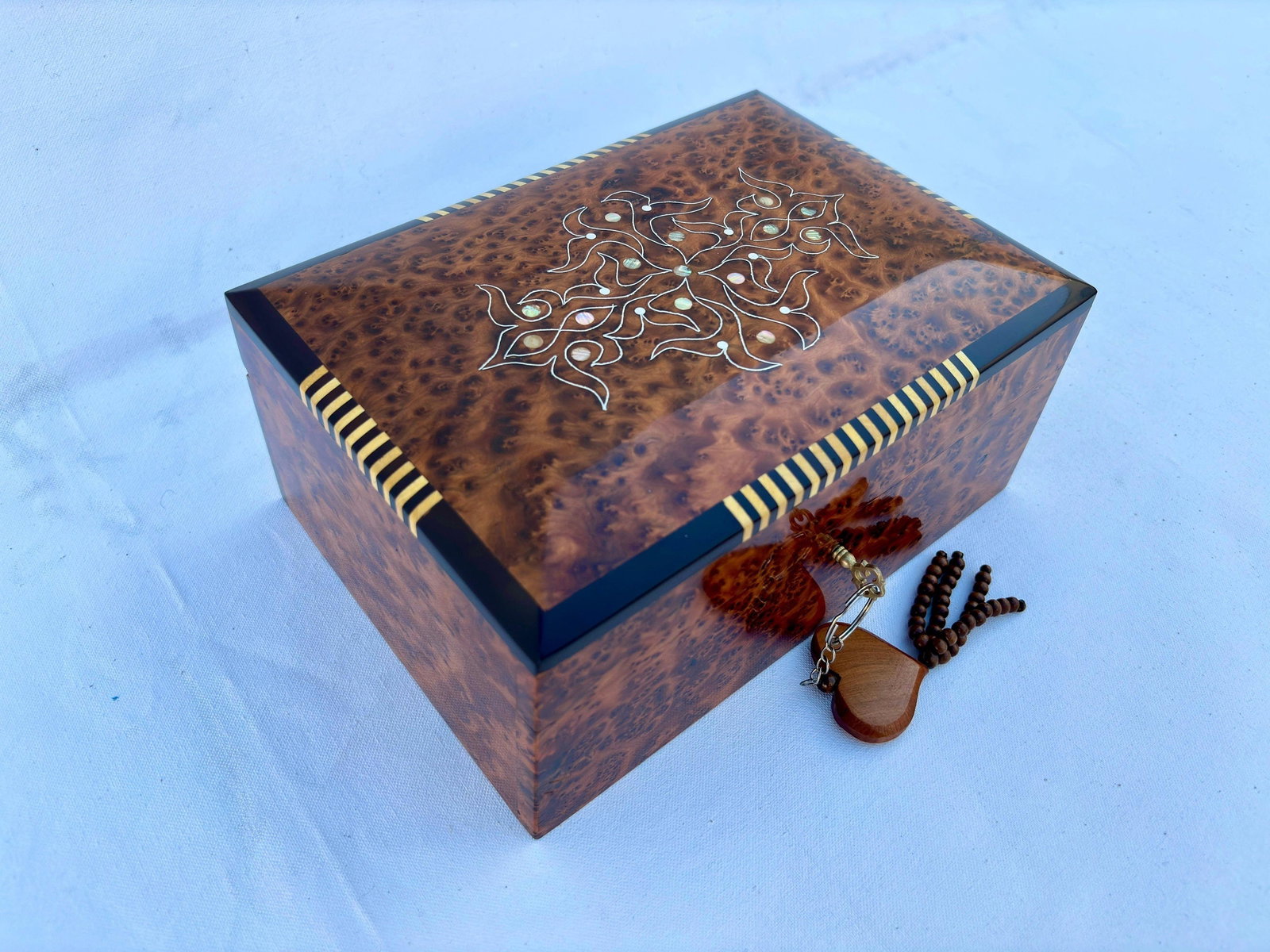 Lockable Thuya Burl Wood Jewelry Box – 10 × 7" - 3