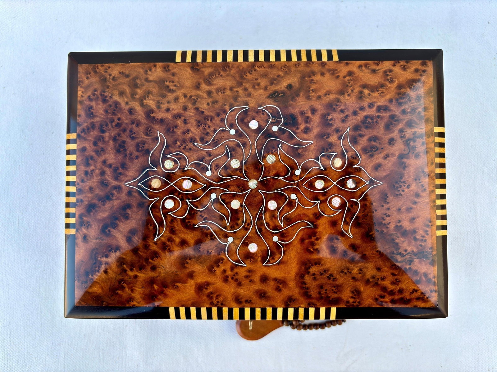 Lockable Thuya Burl Wood Jewelry Box – 10 × 7" - 4