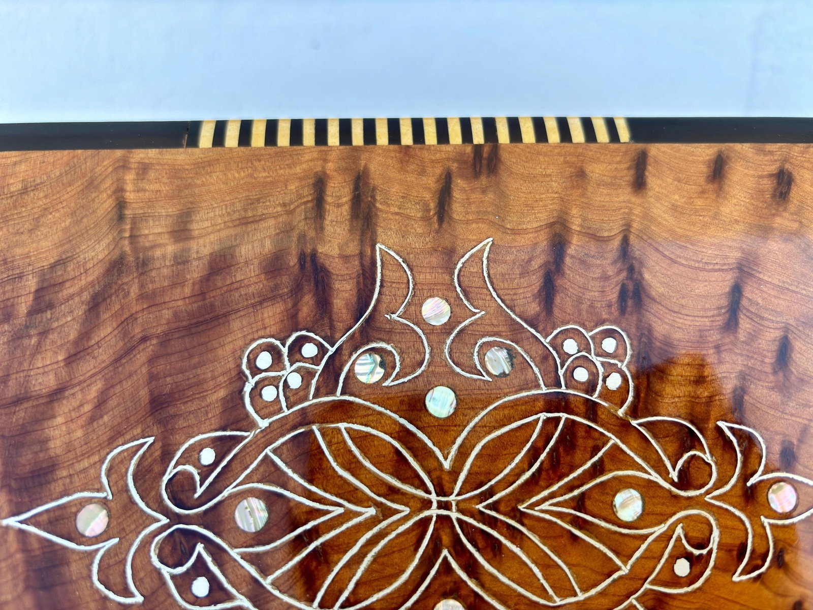 Lockable Thuya Burl Wood Jewelry Box – 9 × 6" - 10