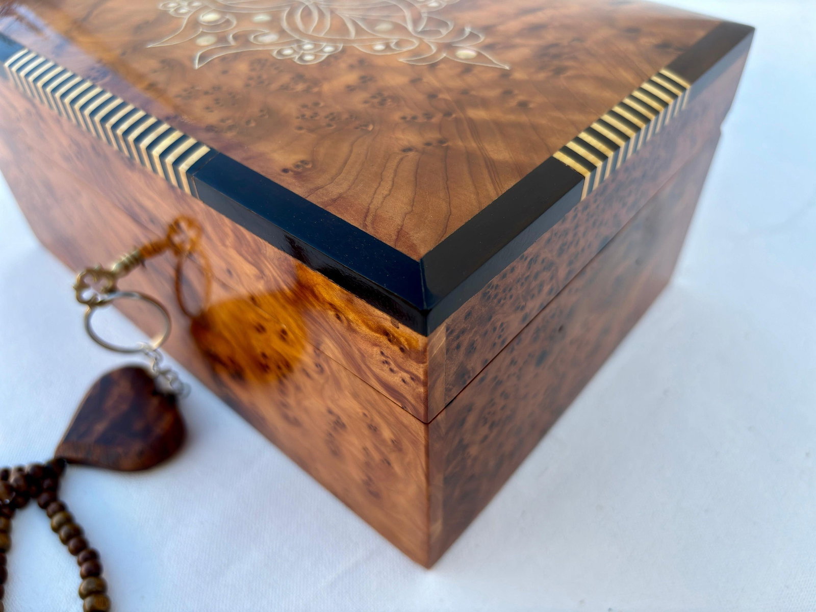 Lockable Thuya Burl Wood Jewelry Box – 9 × 6" - 8