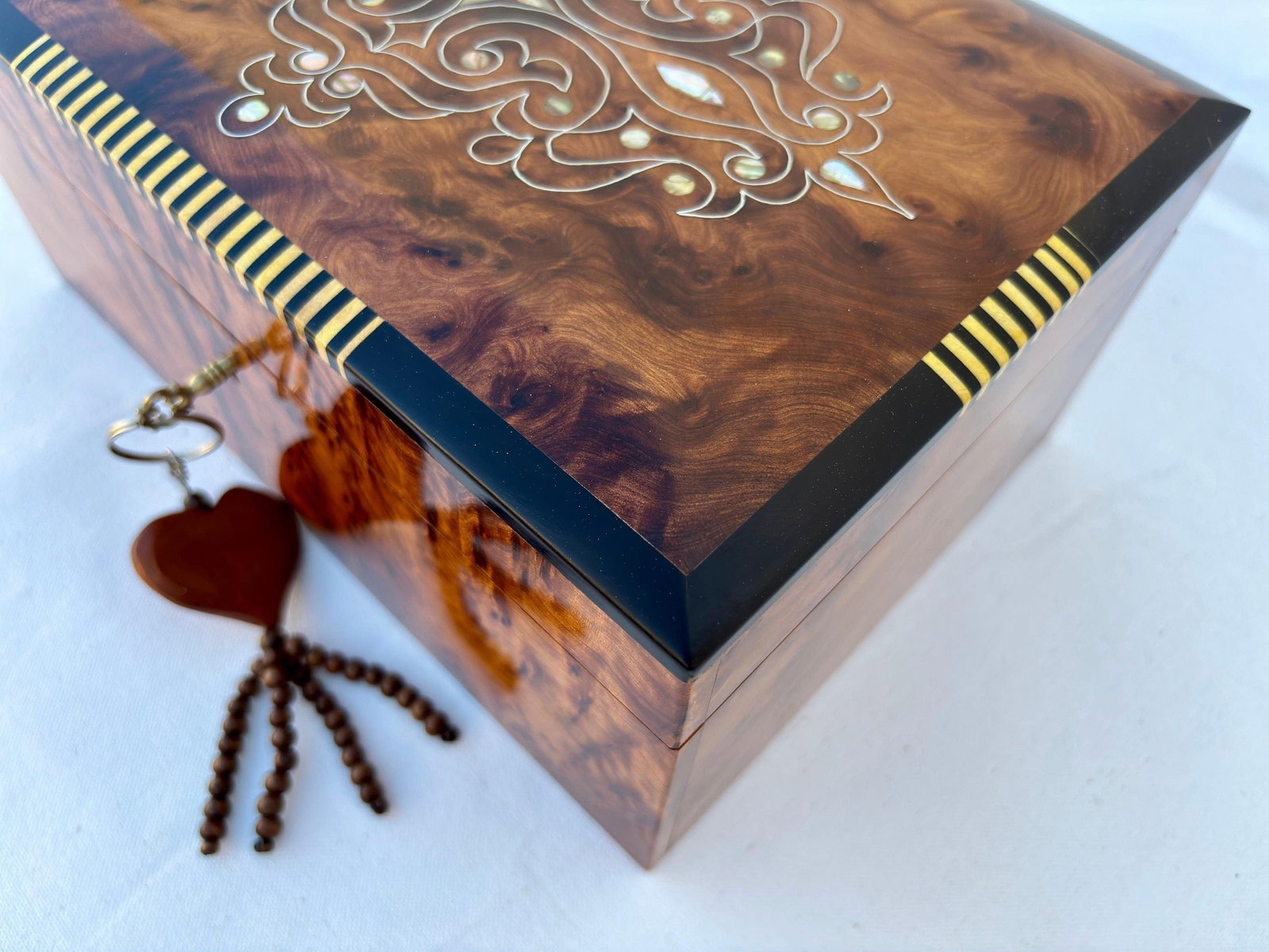 Lockable Thuya Burl Wood Jewelry Box – 10 × 7" - 4