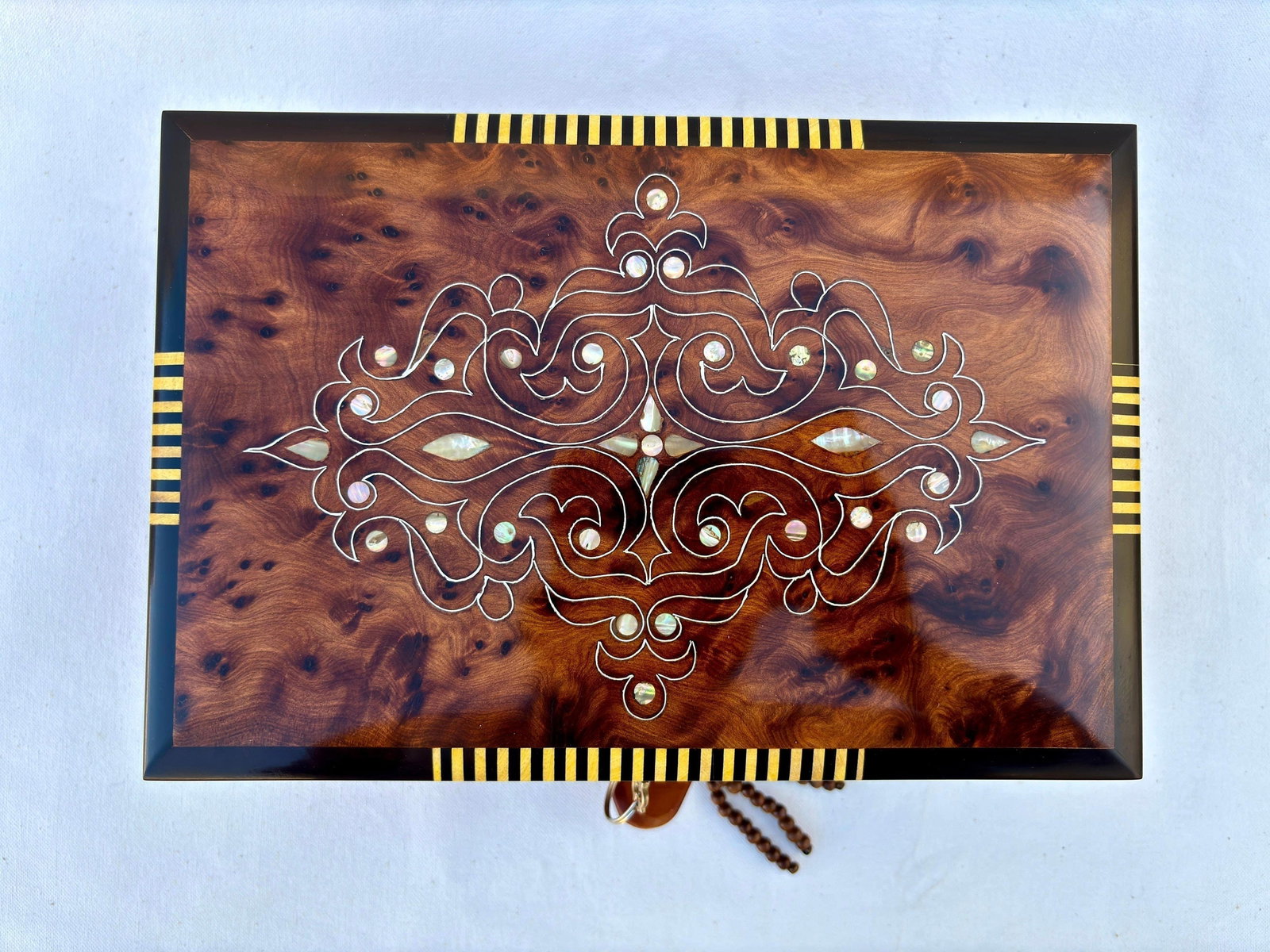 Lockable Thuya Burl Wood Jewelry Box – 10 × 7" - 7