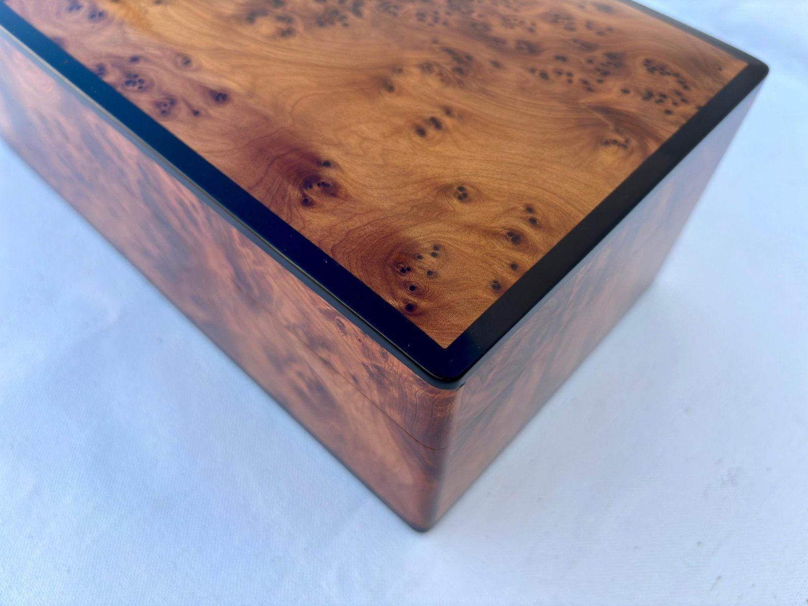 Lockable Thuya Burl Wood Jewelry Box – 10 × 6" - 5