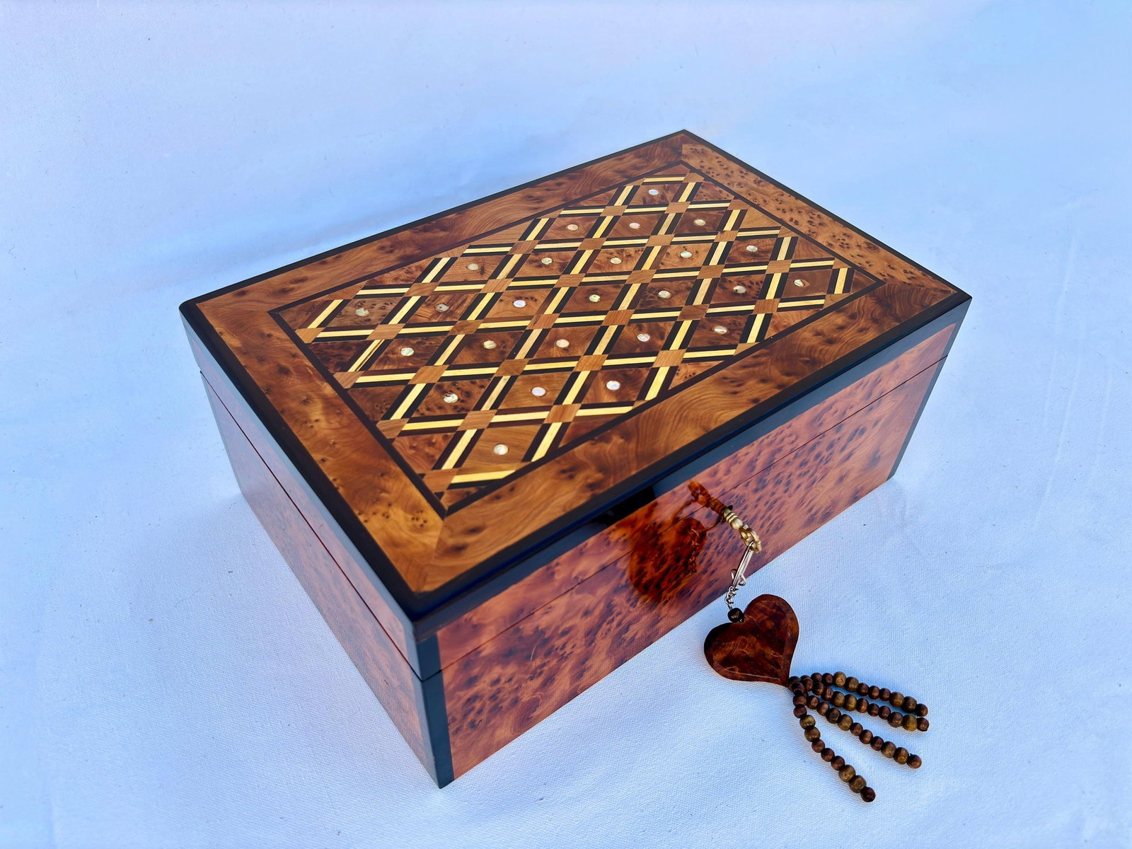 Lockable Thuya Burl Wood Jewelry Box – 12 × 8": Lockable Thuya Burl Wood Jewelry Box – 12 × 8" is a carefully crafted piece combining practical function with a distinctive, timeless design. Measurements: Length: 30 cm; Length: 11.8 Inches;