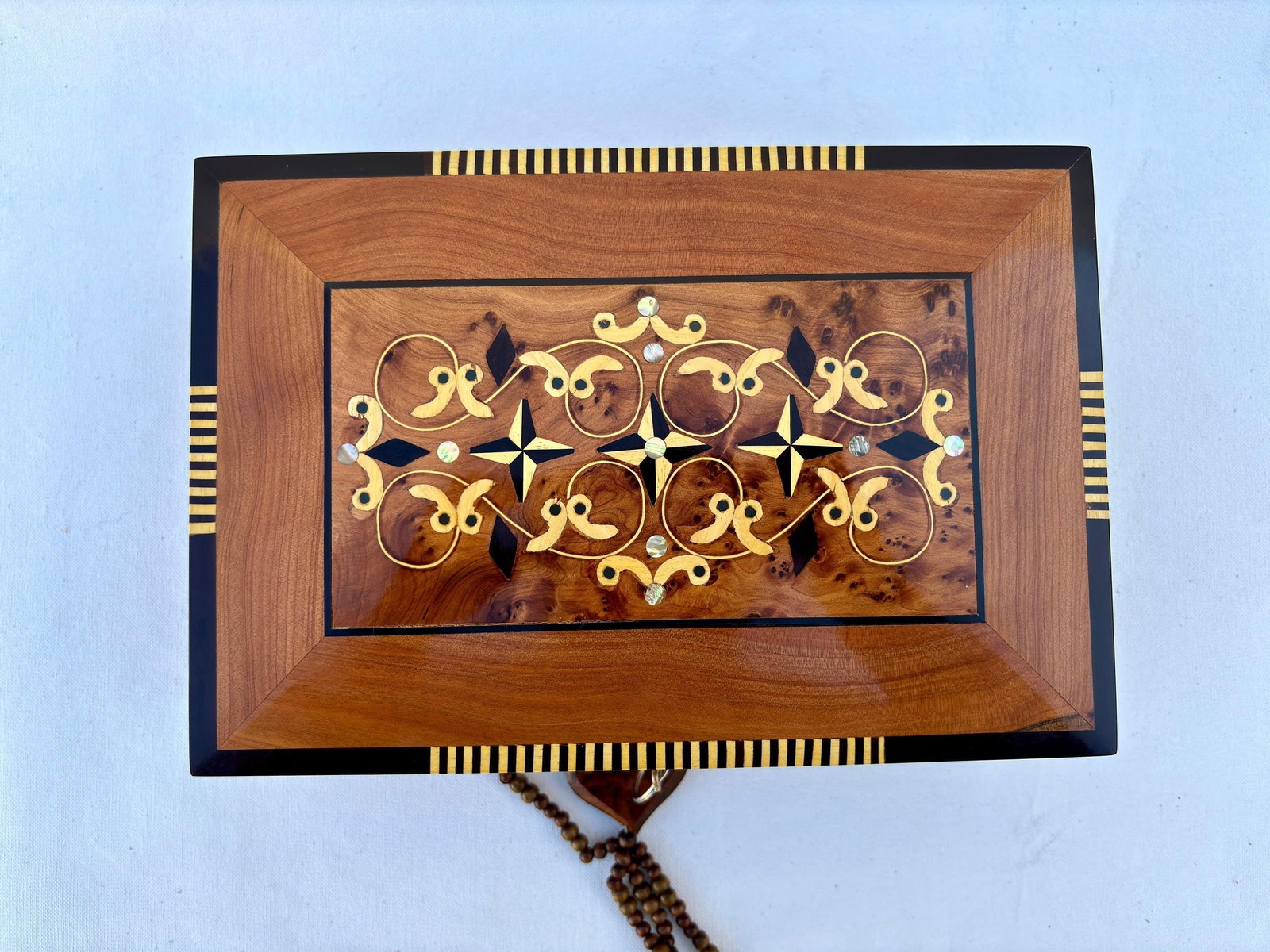 Lockable Thuya Burl Wood Jewelry Box – 10 × 7" - 7