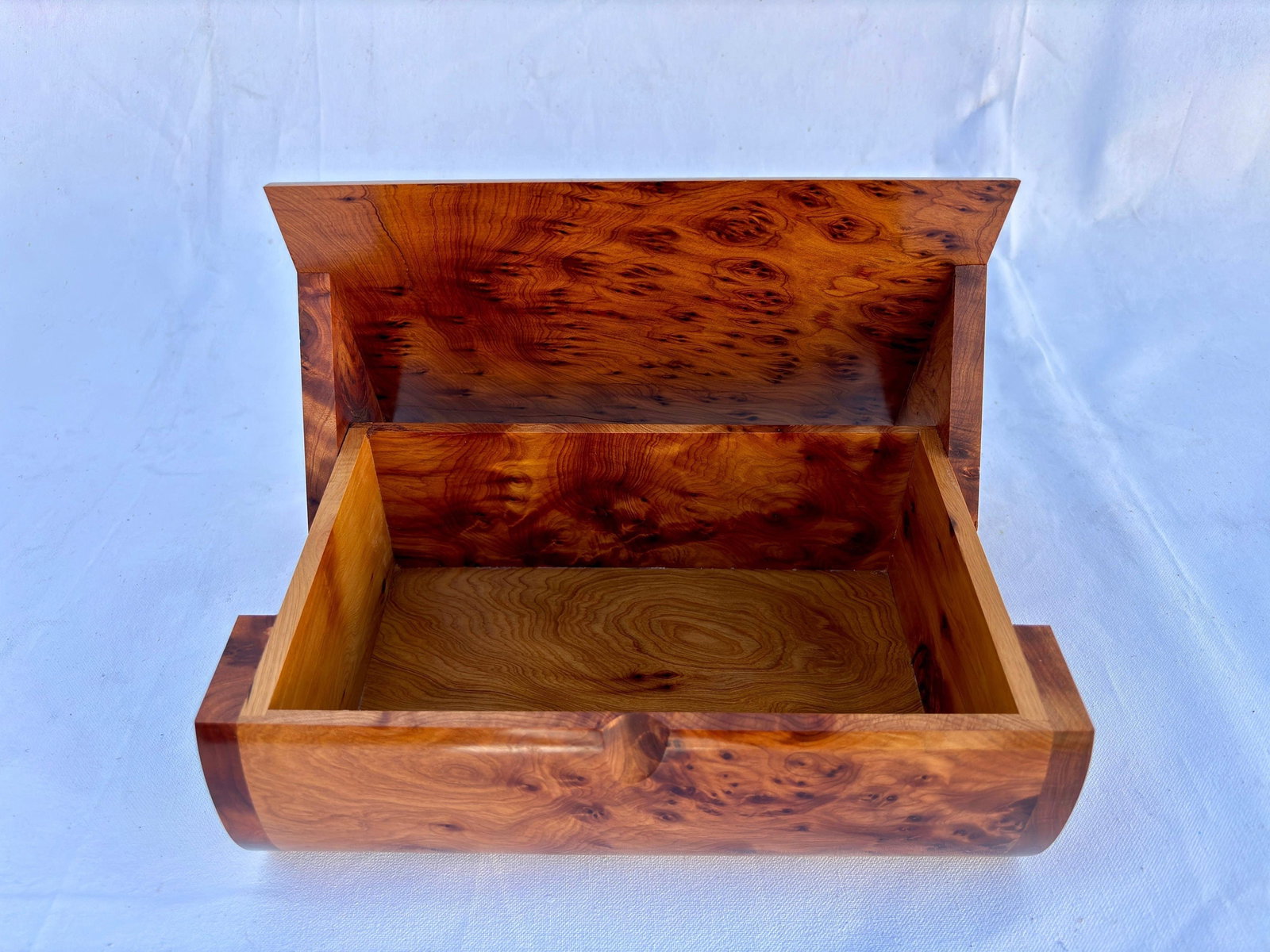 Lockable Thuya Burl Wood Jewelry Box – 10 × 7" - 6