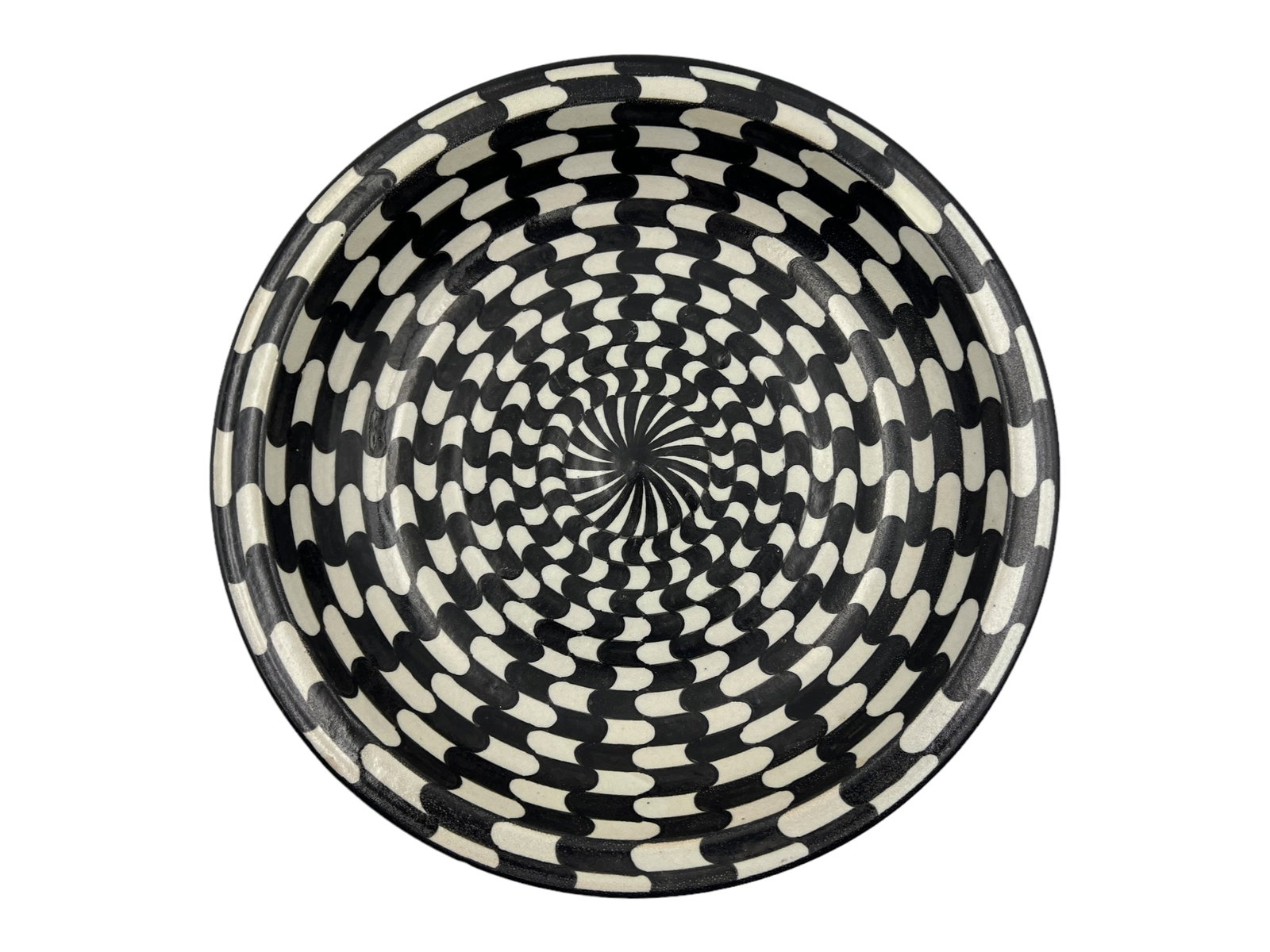 Handcrafted Clay Pottery Plate – Natural Pigments: Sansla Plate Handcrafted Clay Pottery – Natural Pigments and Traditional Craftsmanship is a carefully crafted piece combining practical function with a distinctive, timeless design. Ideal for person