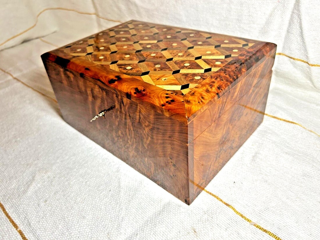 Lockable Thuya Burl Wood Jewelry Box – 10.2" × 7.3" × 5.1" - 3