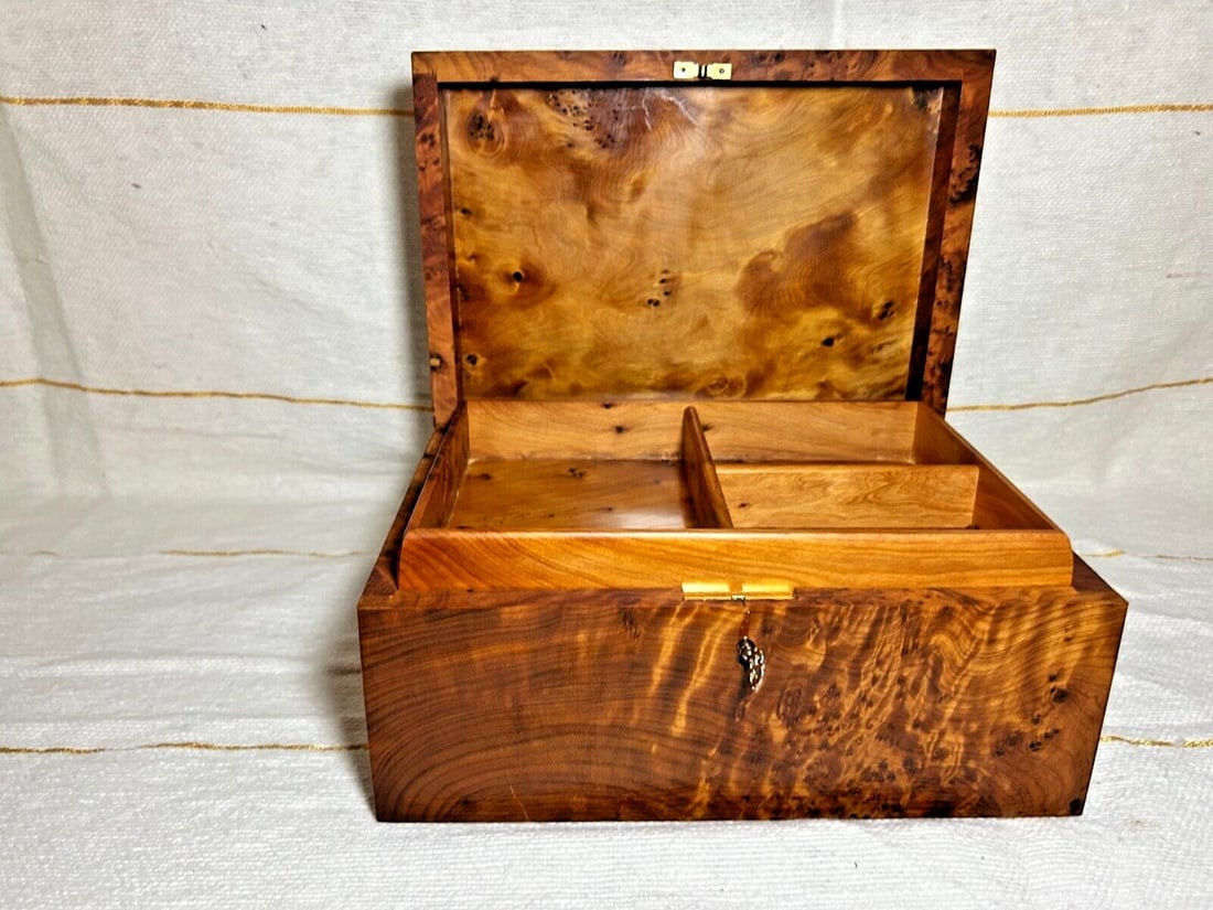 Lockable Thuya Burl Wood Jewelry Box – 10.2" × 7.3" × 5.1" - 7