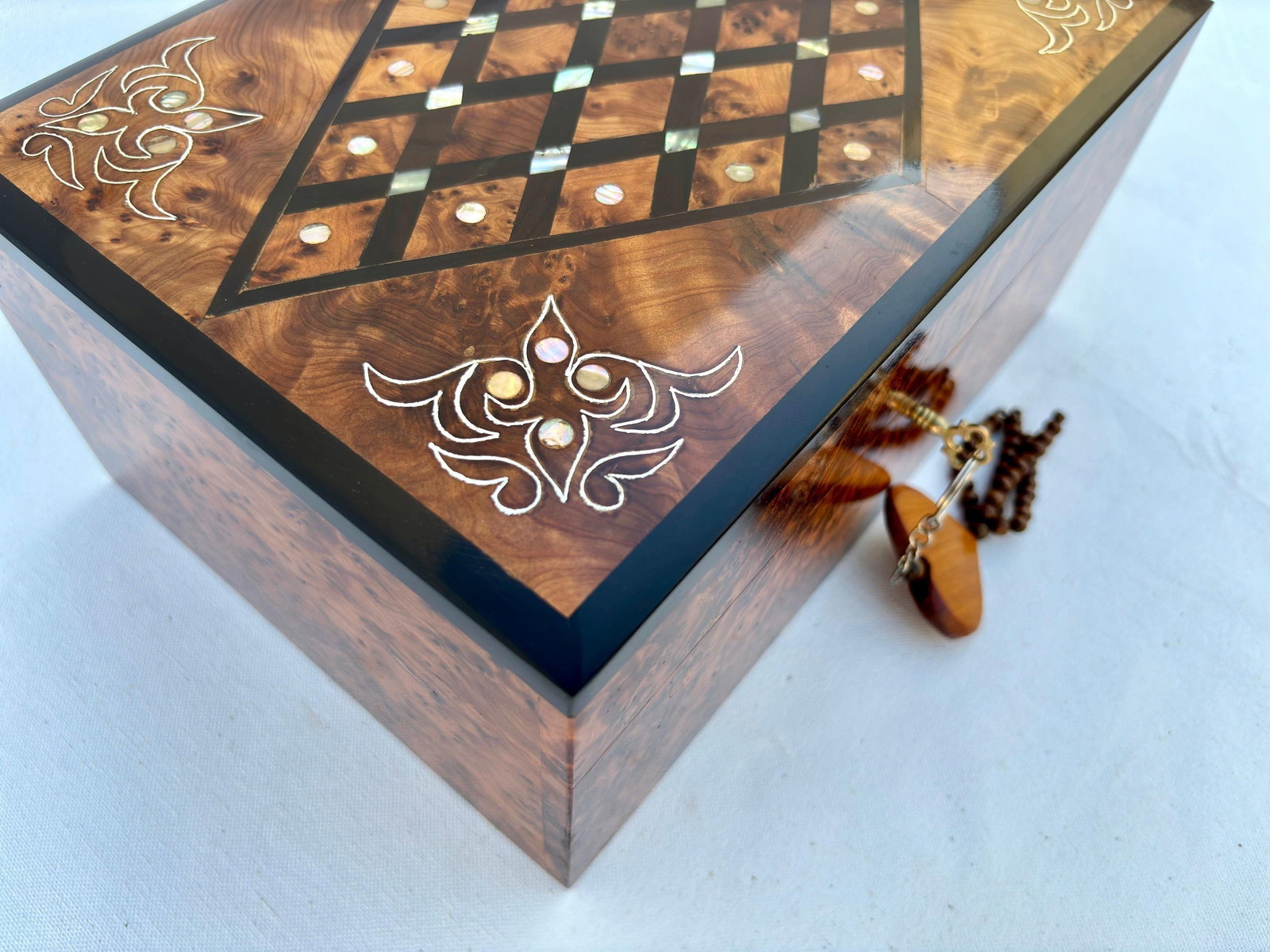 Lockable Thuya Burl Wood Jewelry Box – 10 × 7" - 5