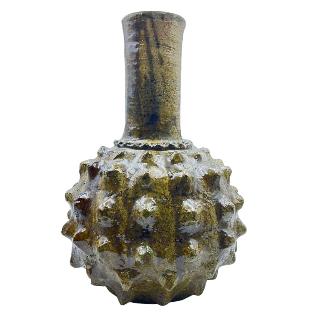 Handcrafted Green Tamegroute Pottery Vase – Natural Glaze: Tam Zazat Vase Tamegroute green pottery vase is a carefully crafted piece combining practical function with a distinctive, timeless design. Ideal for personal use, gifting, or adding a refined decorat