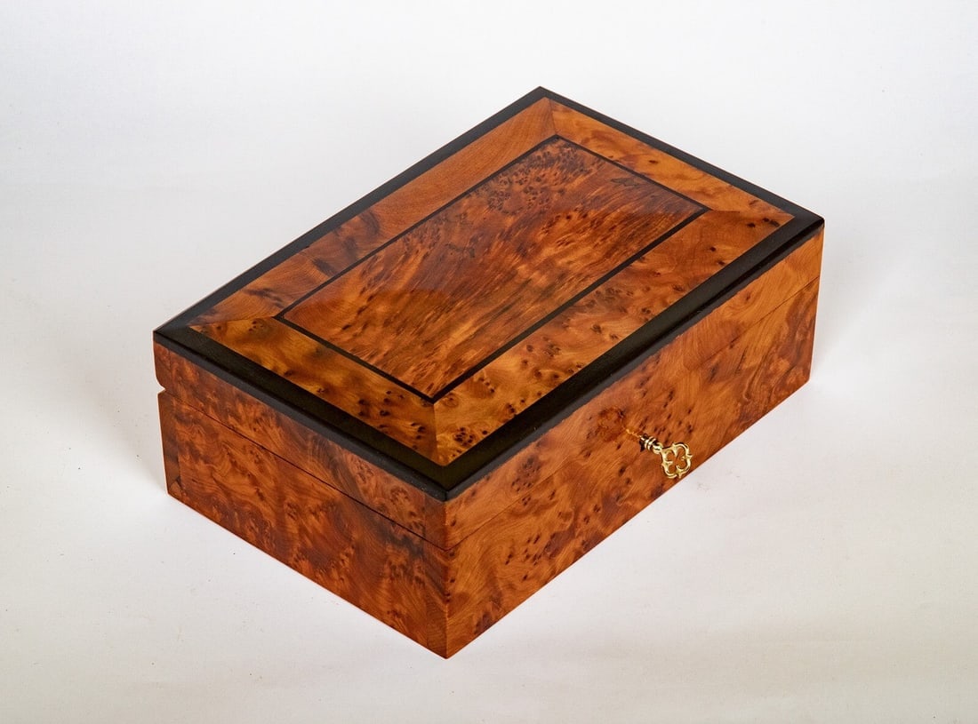 Lockable Thuya Burl Wood Jewelry Box – 8.3" × 5.5" × 3.15" - 2