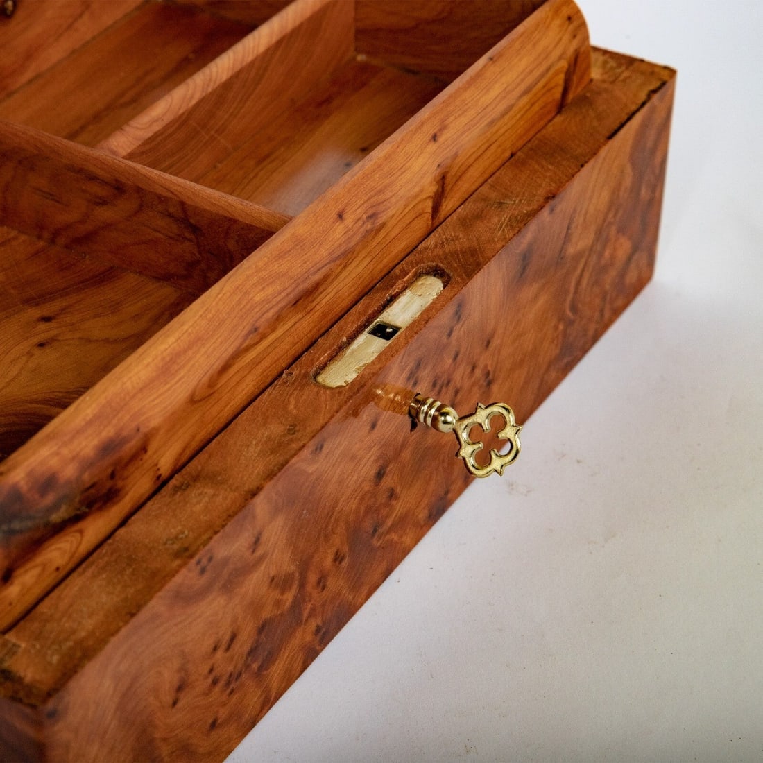 Lockable Thuya Burl Wood Jewelry Box – 8.3" × 5.5" × 3.15" - 3