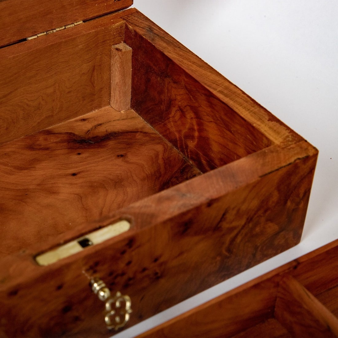 Lockable Thuya Burl Wood Jewelry Box – 8.3" × 5.5" × 3.15" - 6