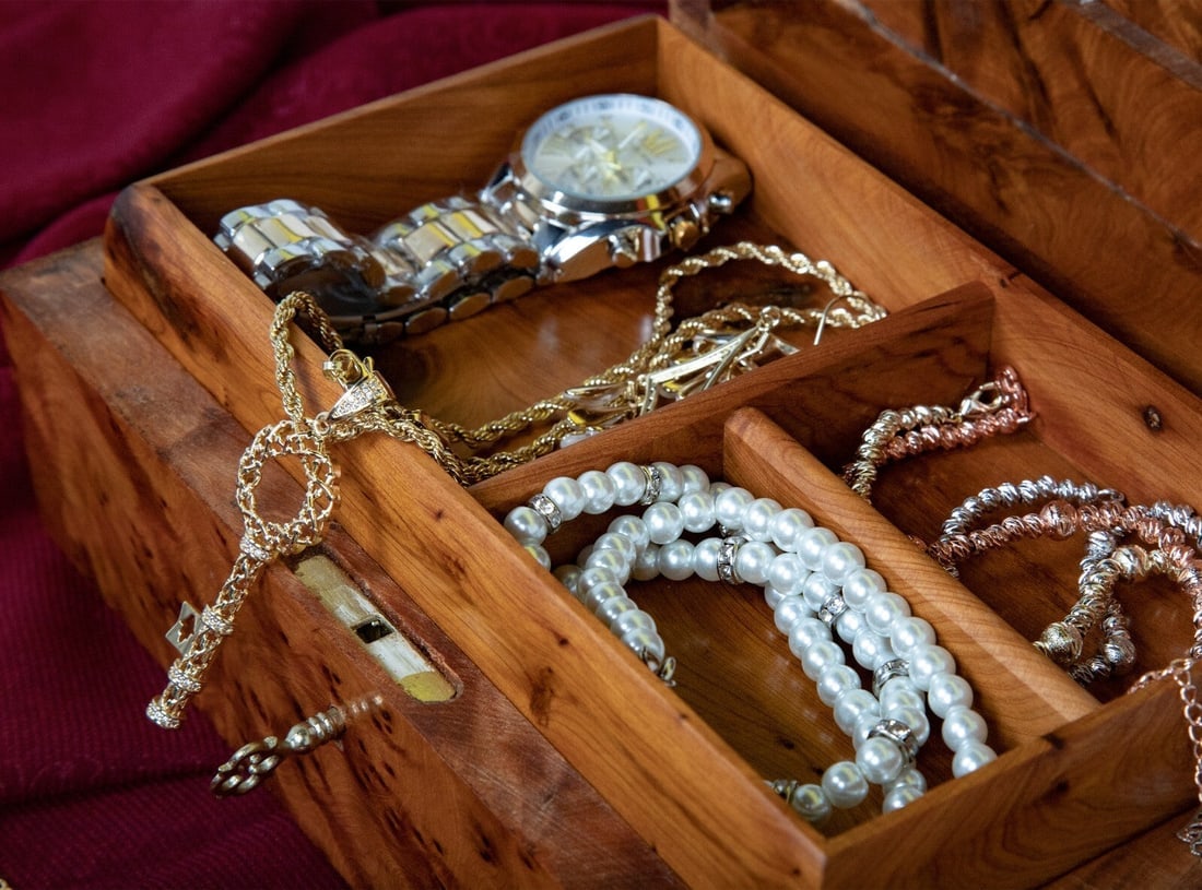Lockable Thuya Burl Wood Jewelry Box – 8.3" × 5.5" × 3.15" - 9