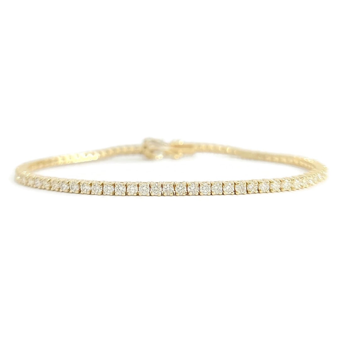 Round Diamond Tennis Bracelet 14K Yellow Gold, 7 Inches, 2.75 CTW: Title: Round Diamond Tennis Bracelet 14K Yellow Gold, 7 Inches, 2.75 CTW Description: Round Diamond Tennis Bracelet 14K Yellow Gold, 7 Inches, 2.75 CTW This is a gorgeous diamond bracelet! Please let 