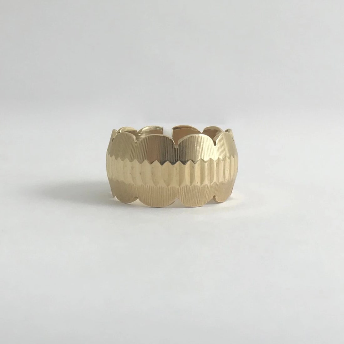 Wide Scalloped Etched Band Ring in 14K Yellow Gold, Size 5.75, 10 mm, 7.40 Grams - 7