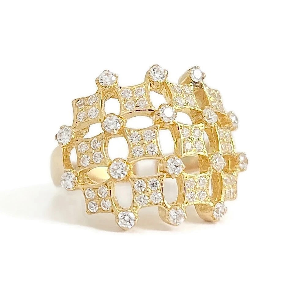 Estate Wide CZ Checkerboard Ring 20K Yellow Gold, 6.51 Grams: Title: Estate Wide CZ Checkerboard Ring 20K Yellow Gold, 6.51 Grams Description: Estate Wide CZ Checkerboard Ring 20K Yellow Gold, 6.51 Grams This ring is a beautiful and unique ring! Please let us
