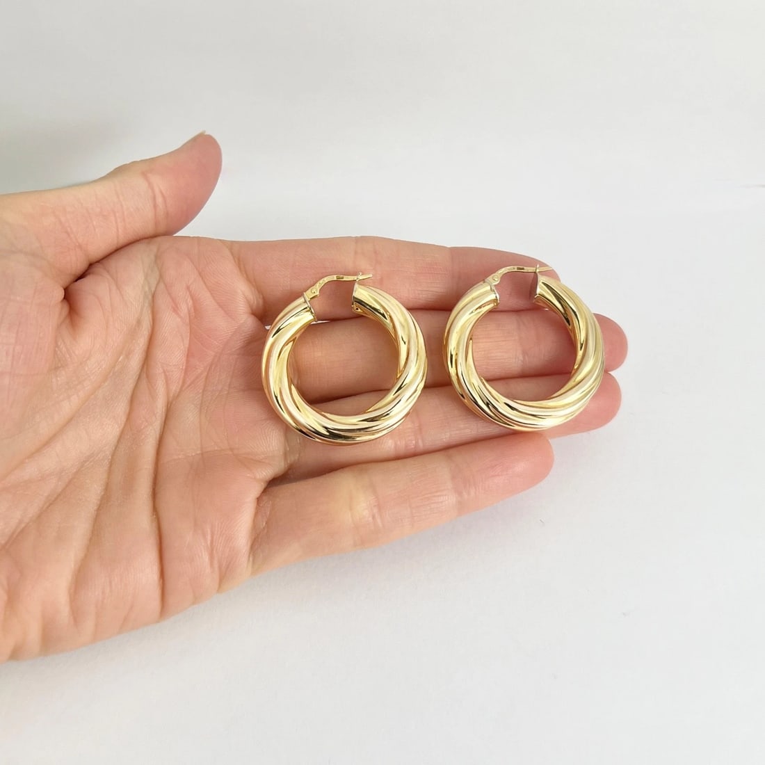 UNOAERRE Italian Chunky Hoop Earrings 14K Yellow Gold, 1.25 Inches, 5.70 Grams - 2
