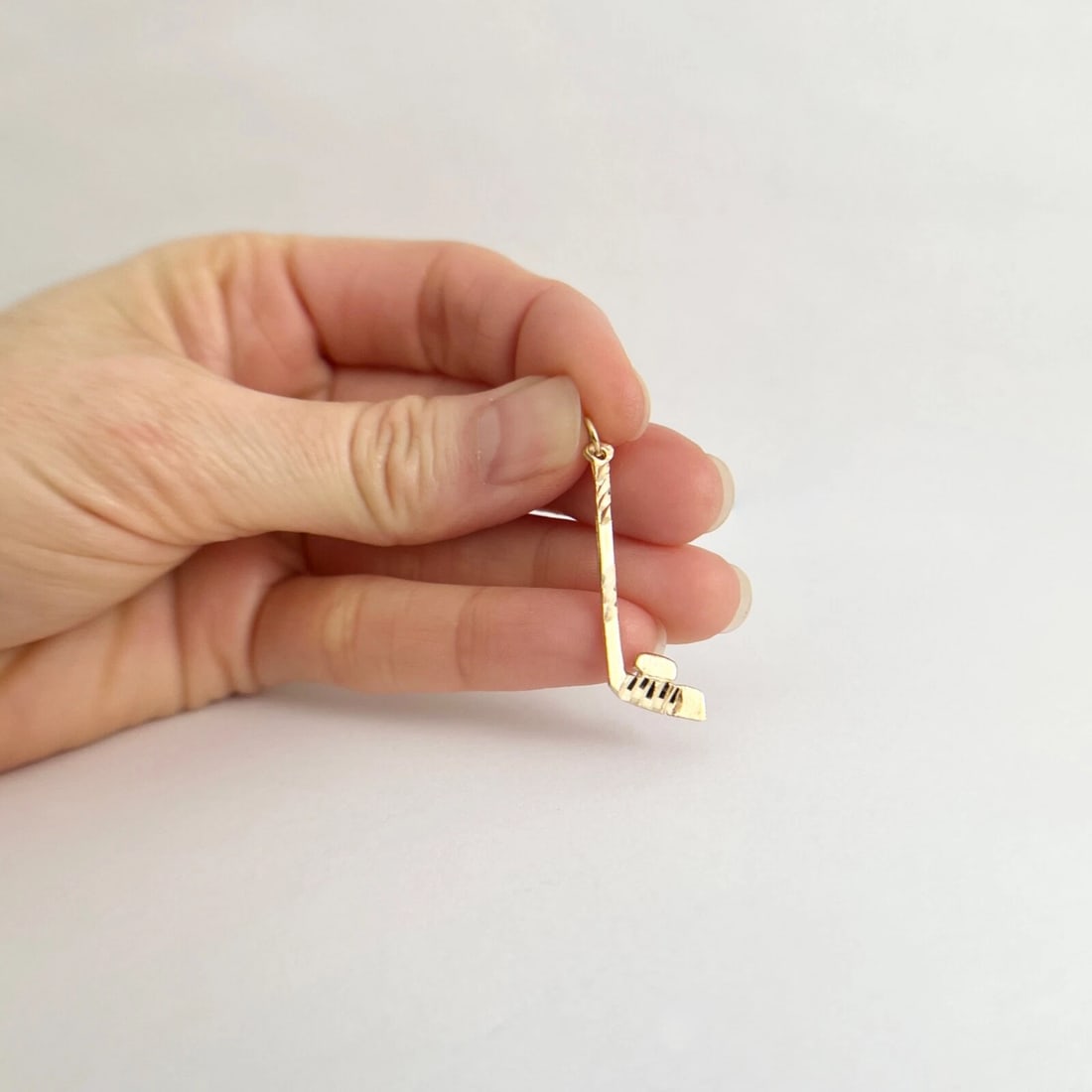 Hockey Stick Pendant Charm 14K Yellow Gold, 1.06 Grams - 3