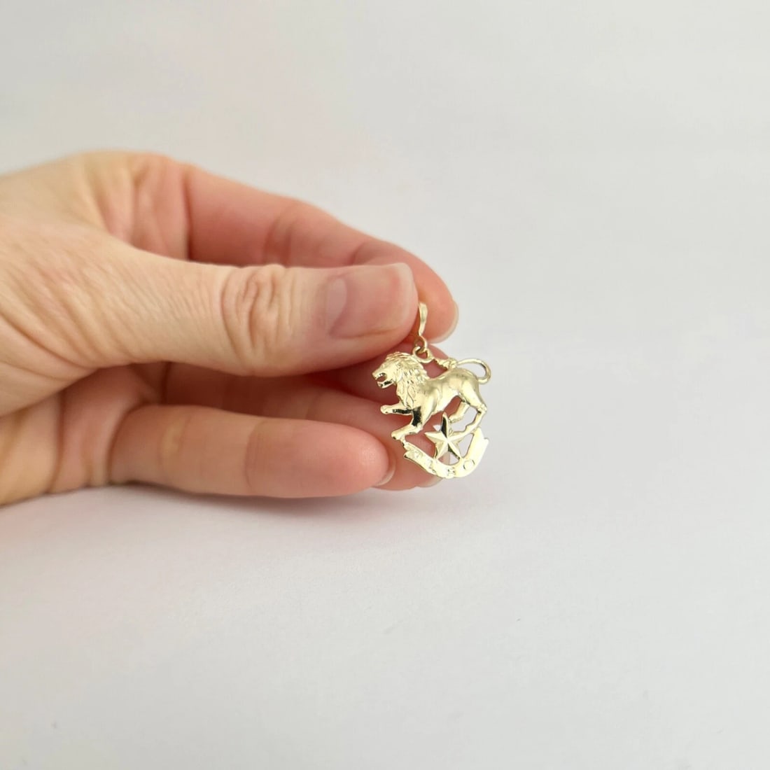 Leo Lion Zodiac Pendant Charm 10K Yellow Gold, 1.60 Grams - 2