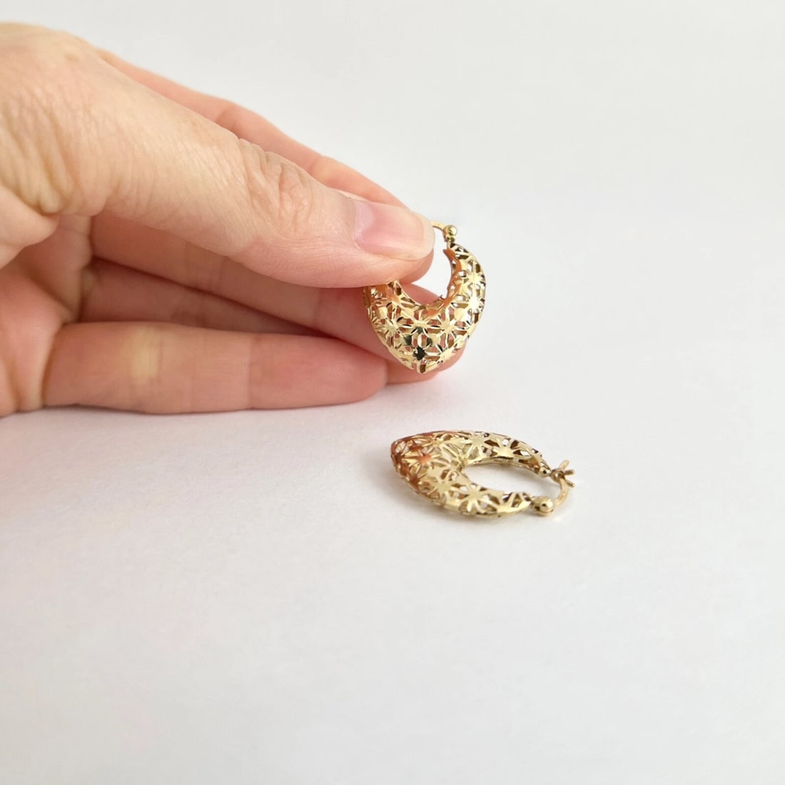 Estate Filigree Pointed Hoop Earrings 14K Yellow Gold, 2.24 Grams - 4