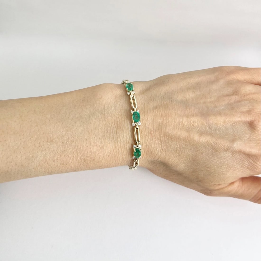 Oval Green Emerald Gemstone Diamond Bracelet 14K Yellow Gold, 7.74 Grams - 3