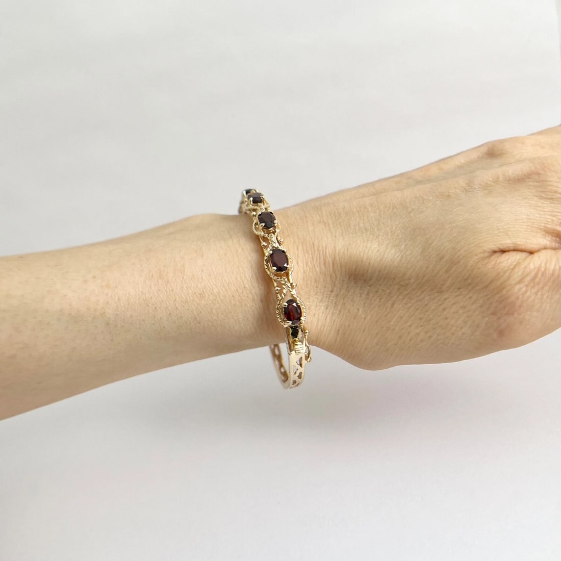 Oval Garnet Gemstone Filigree Bangle Bracelet 14K Yellow Gold, 13.32 Grams - 4