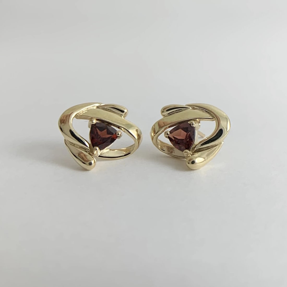 Trillion Red Garnet Gemstone Stud Earrings 9K Yellow Gold, .80 CTW, 2.92 Gr - 5