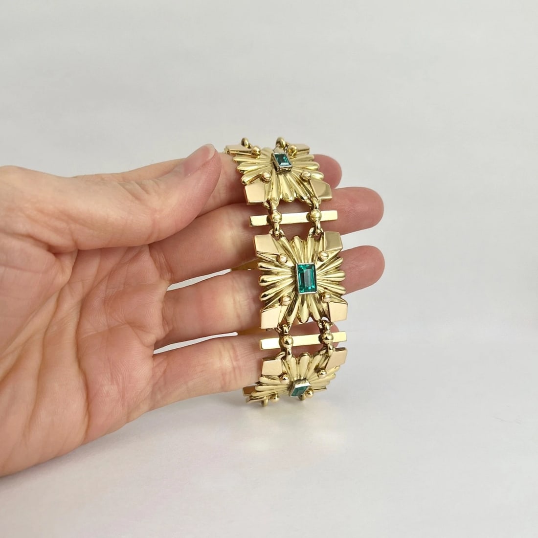 Antique Art Deco Green Emerald Square Link Bracelet 18K Yellow Gold, 92.51 Grams - 2