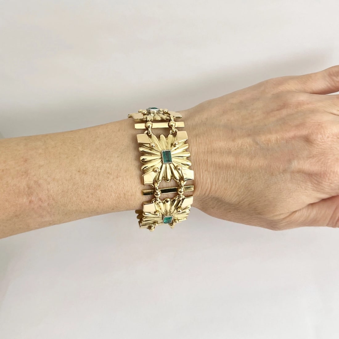 Antique Art Deco Green Emerald Square Link Bracelet 18K Yellow Gold, 92.51 Grams - 3