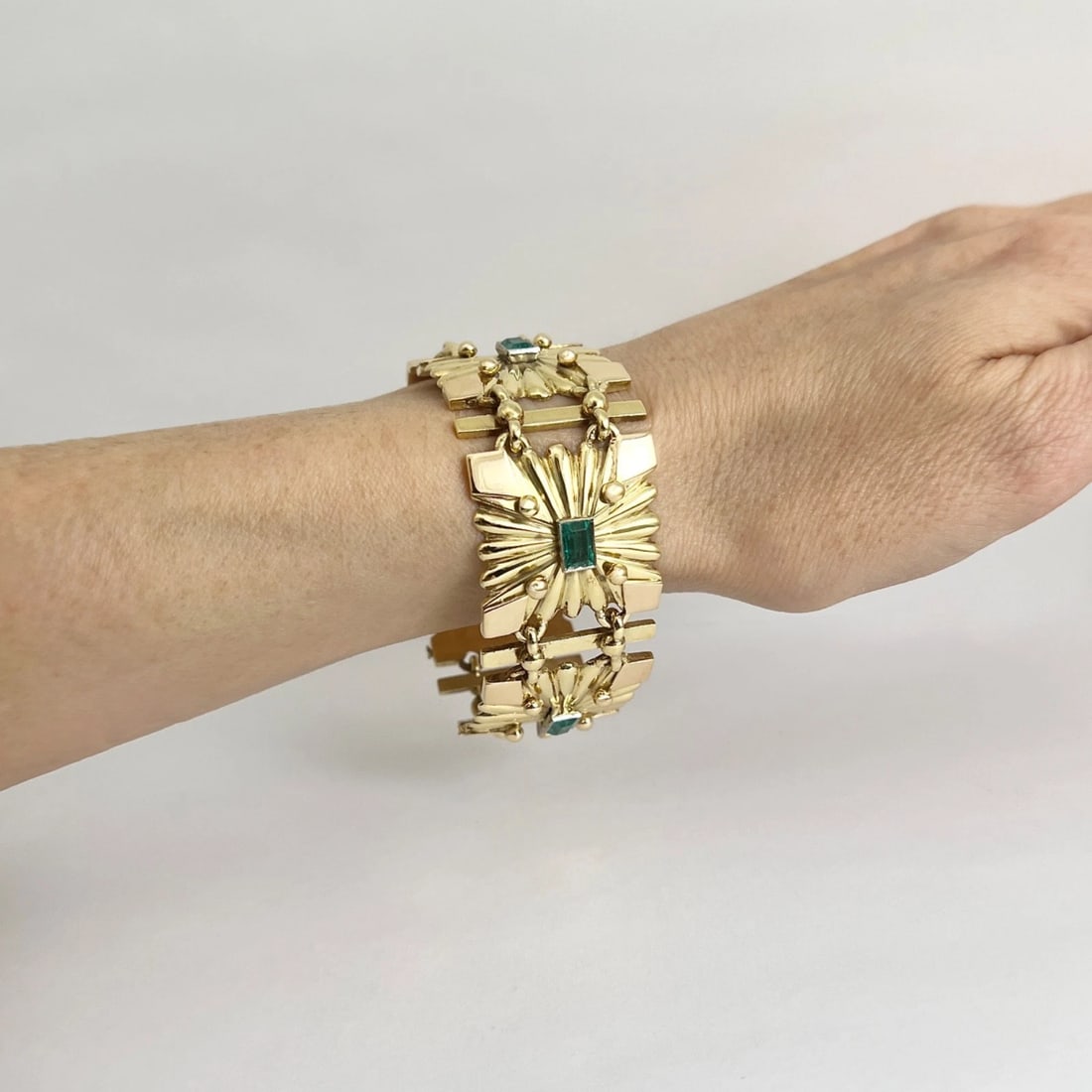 Antique Art Deco Green Emerald Square Link Bracelet 18K Yellow Gold, 92.51 Grams - 4